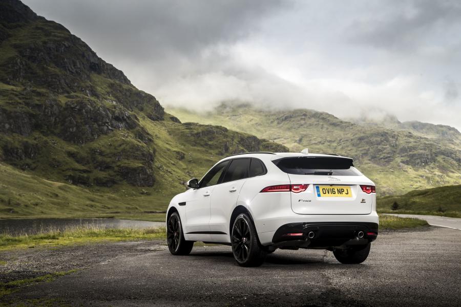  Jaguar F-Pace S 30d AWD 2016 года  (UK) (фото 16 из 30)